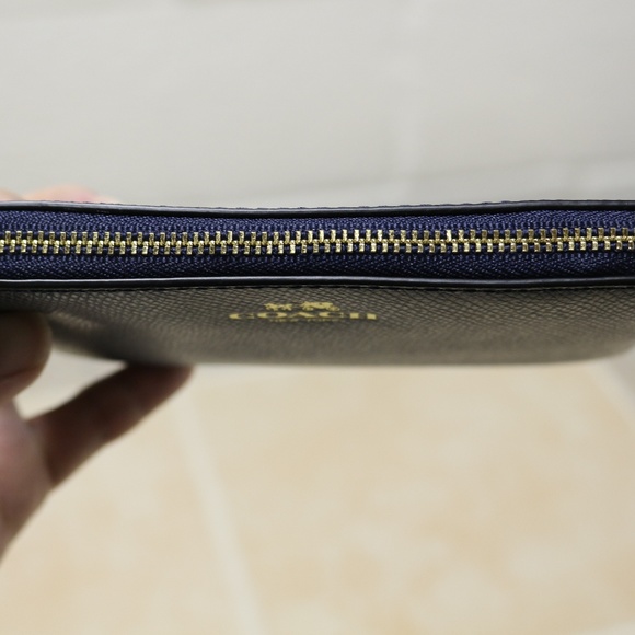Coach corner wristlet in Midnight - Picture 2 of 5